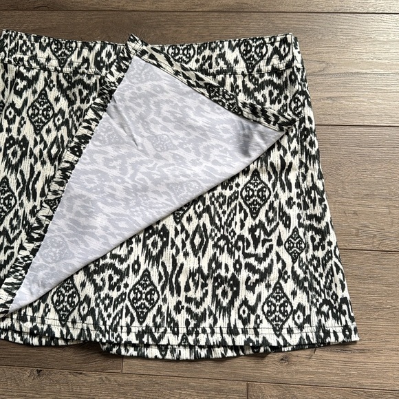 Rip Skirt - Summer - Lightweight Black and White Patterned - Picture 3 of 9